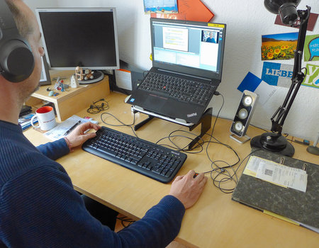 Bildschirmansicht eines Webinars.